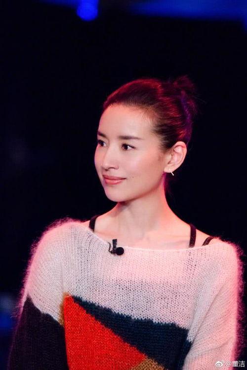 明星董洁近照,岁月静好，优雅依旧